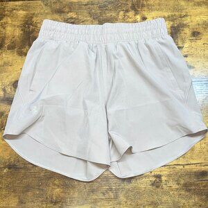 Under Armour Women's‎ Shorts Size Medium Tan